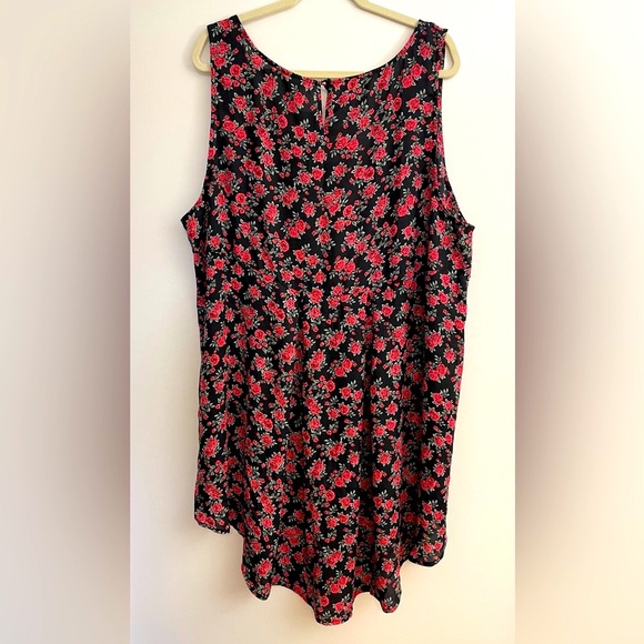 Torrid Red Black Rose floral tank. - Picture 2 of 9